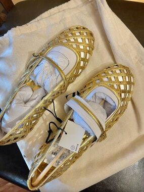 Authentic Zara gold flats